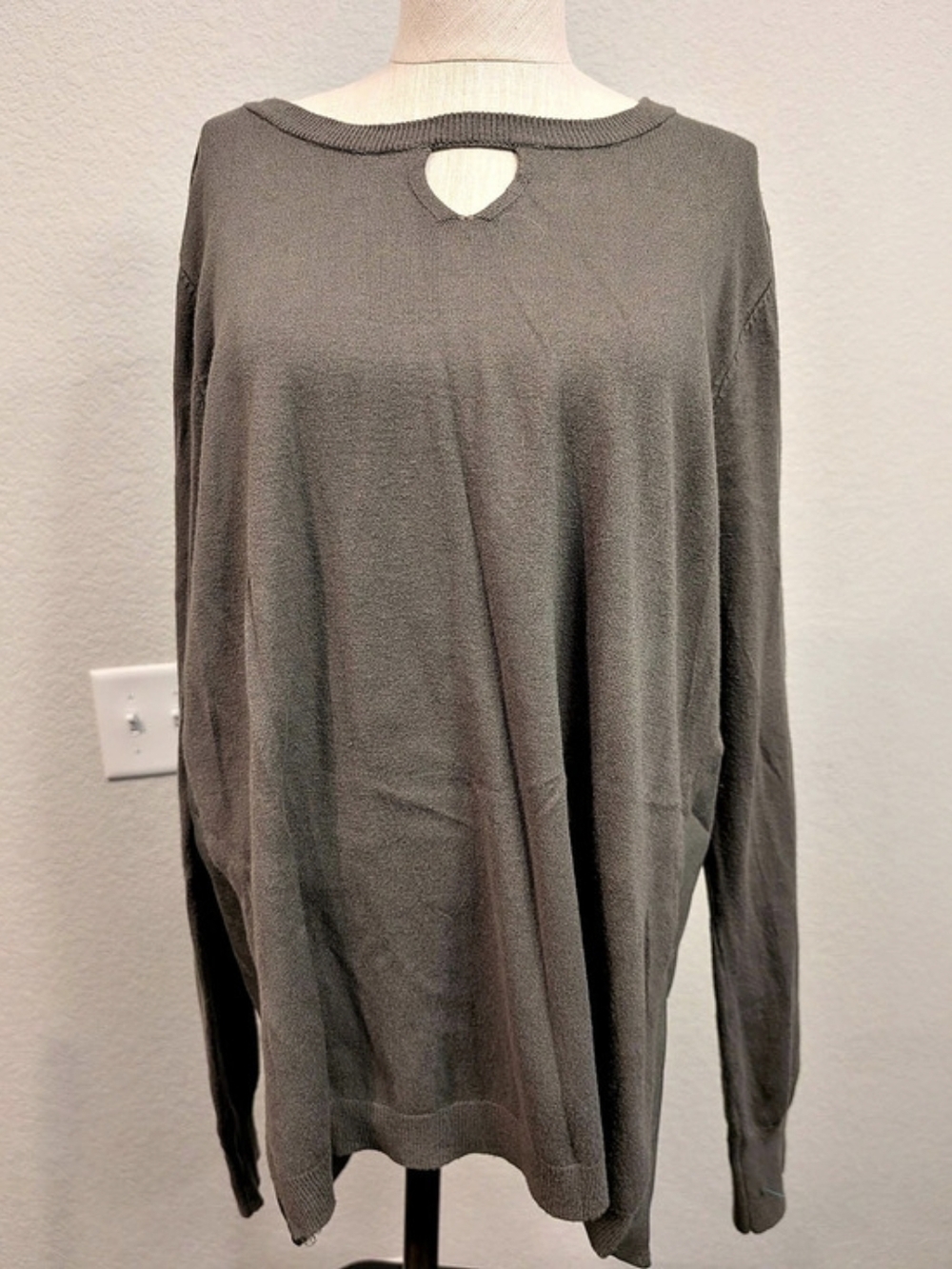 OCEAN Long Sleeve Keyhole Lightweight Sweater Size Large
